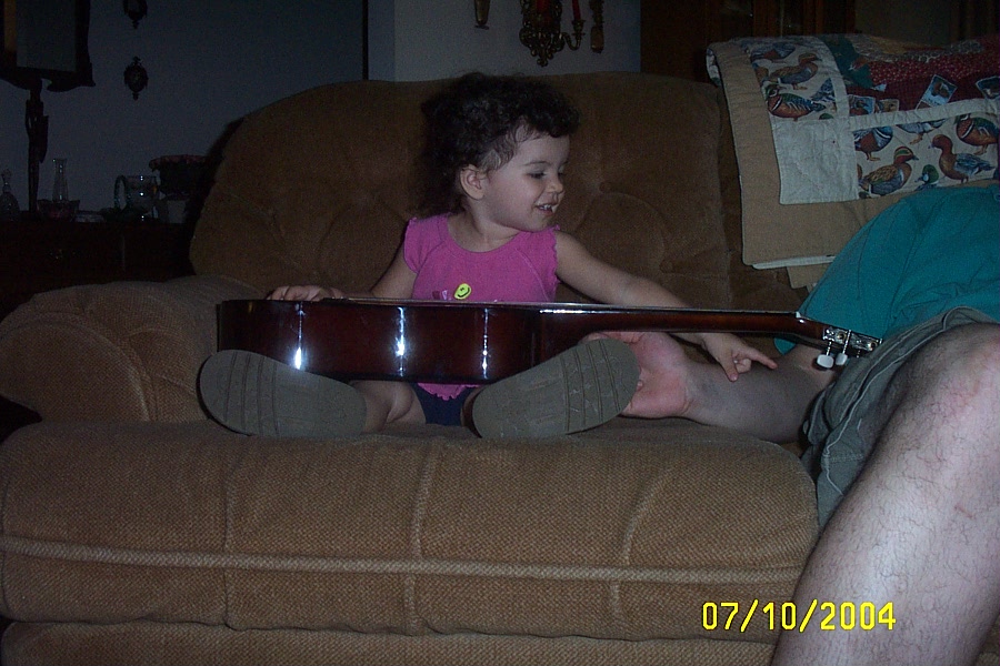 Ana & her 'Tar (Guitar)