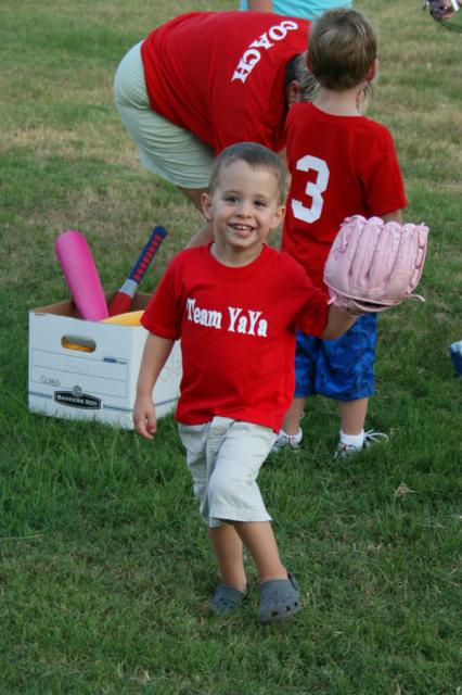 Look, Daddy, I found the pink glove!