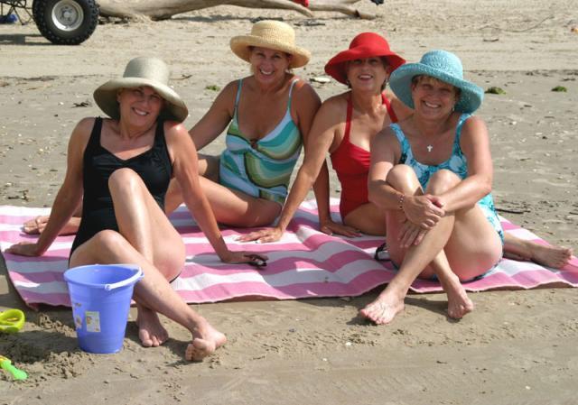 Sisters sans glasses