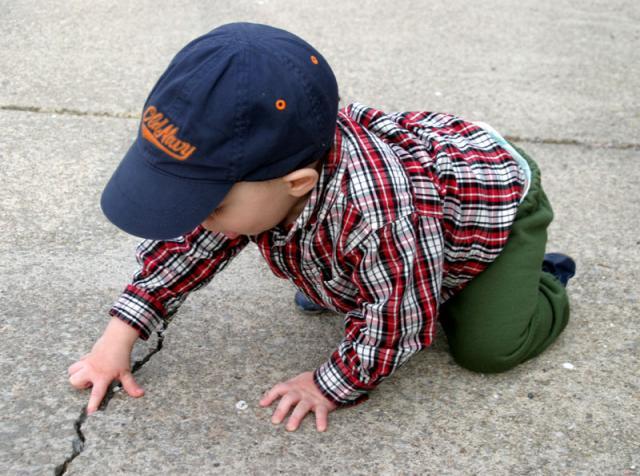 Finally getting to check out the crack ~ March 18, 2007