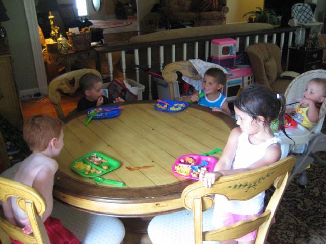 Cantrell kid lunch ~ July 4, 2009