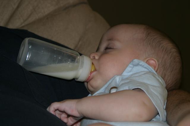 Too sleepy to eat ~ May 12, 2006