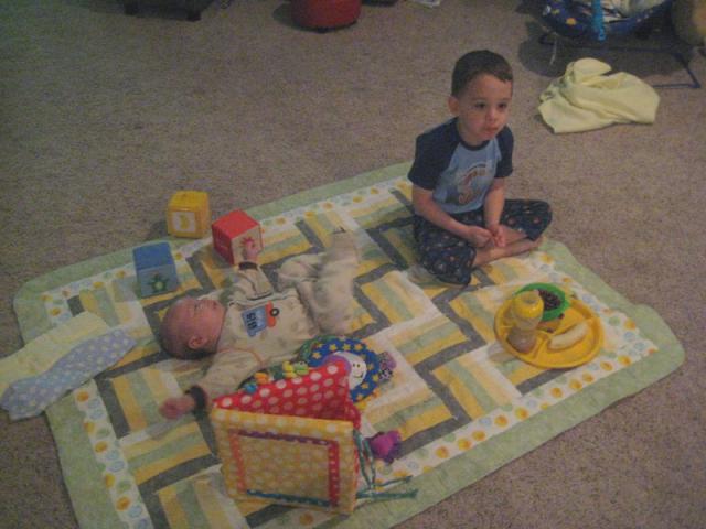 Morning playtime/breakfast picnic ~ May 26, 2009