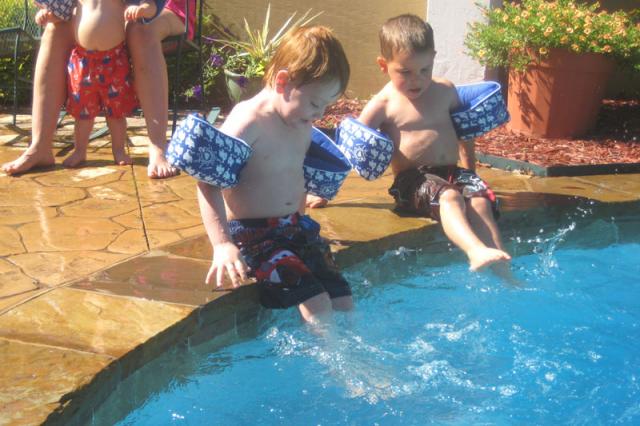 Toren and Major splashing ~ May 29, 2009