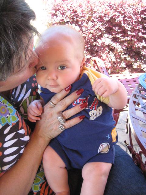 Nanna kisses ~ May 30, 2009