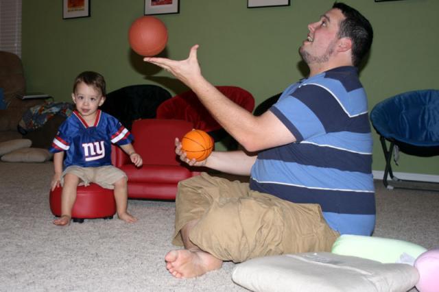 Juggle, Daddy, juggle! ~ October 28, 2007