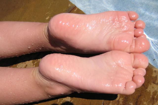 Pruny feet ~ May 31, 2008