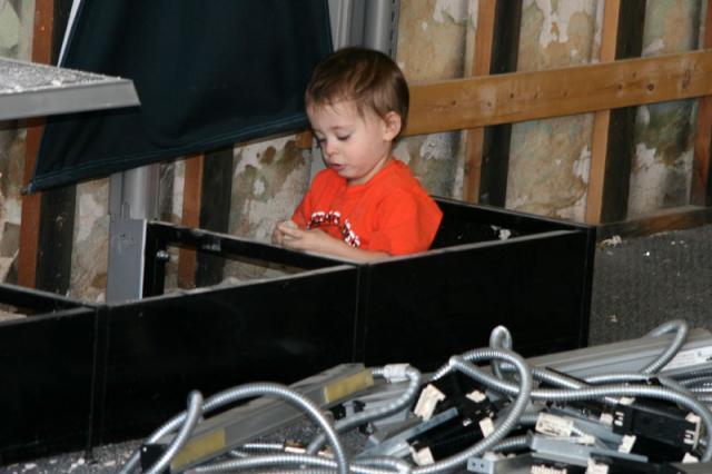 Lots of fun places to play at Dada's office ~ November 10, 2007