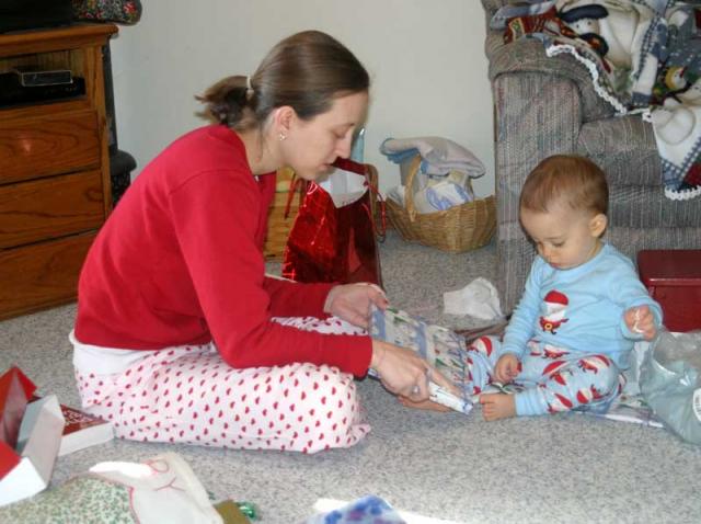 I'm a good helper, Mom!