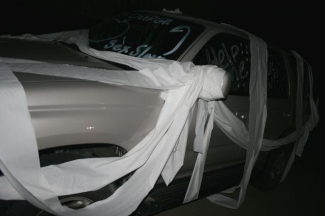 Yes, that says "Sex Slave" and "Help Me"