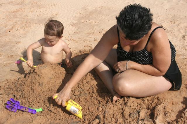 Nanna & Tyler play in the sand