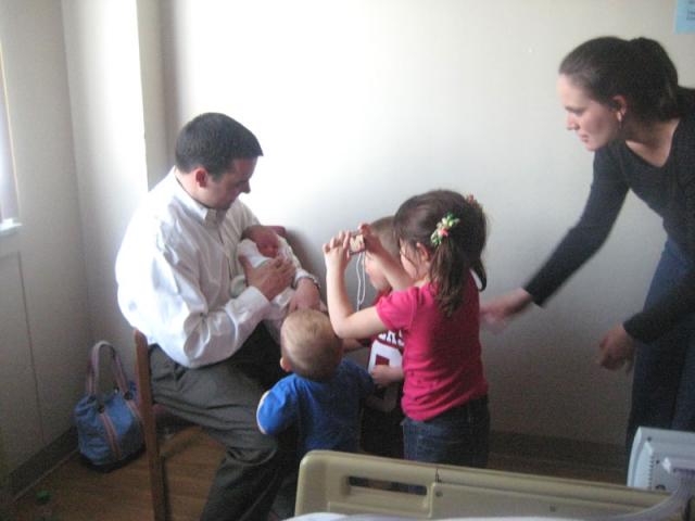 Uncle Kevin, Aunt Kelli and kids meet baby Oliver!