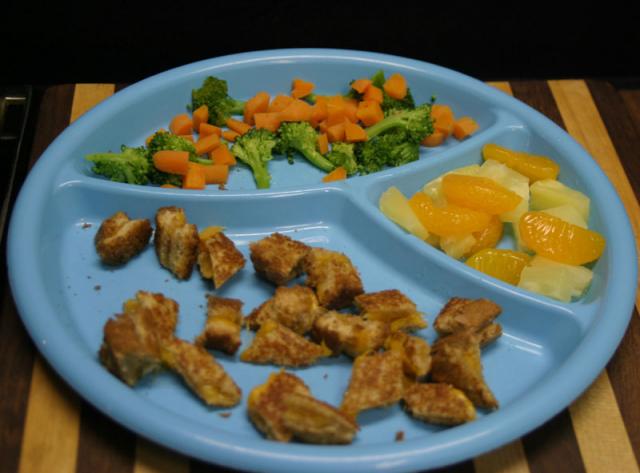 Tyler's dinner: grilled cheese, broccoli, carrots, pineapples and mandarin oranges. Yummy!