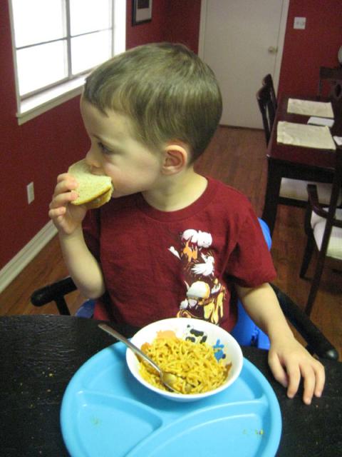 Mmmm, spaghetti and a butter sandwich