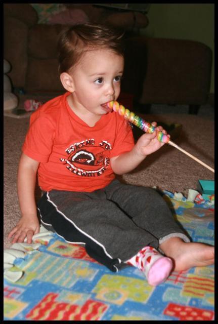 Pic of the Week ~ 10/14/07 (Thanks for the sucker, Nanna!)