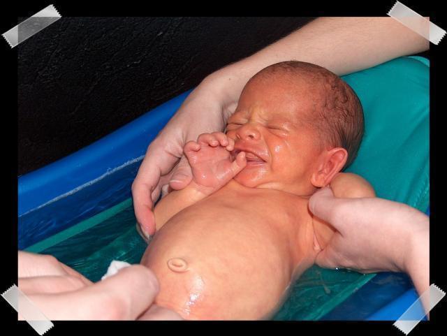 Pic of the Week ~ 1/1/06 (Ty's First Bath)
