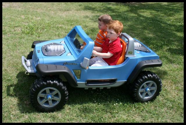 Pic of the Week ~ 5/25/08 (Sharing the JEEP!)