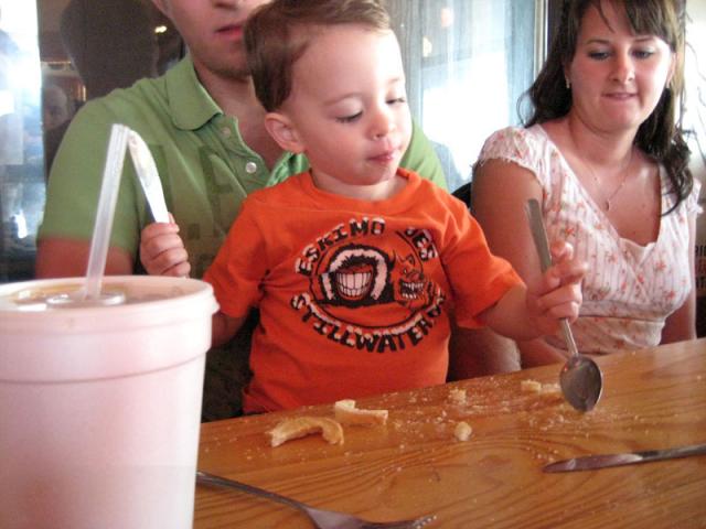 A messy way to eat bread