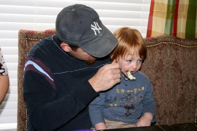 Come on, Dad, let me get my hands in the cake!