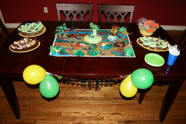 Dinosaur party table